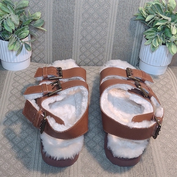 Madewell Shearling Lined Buckle Sandals - Picture 8 of 16